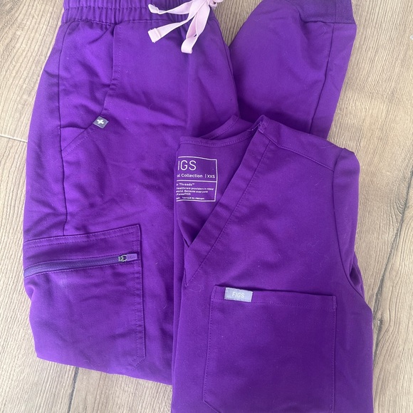 FIGS Scrubs - Picture 12 of 15